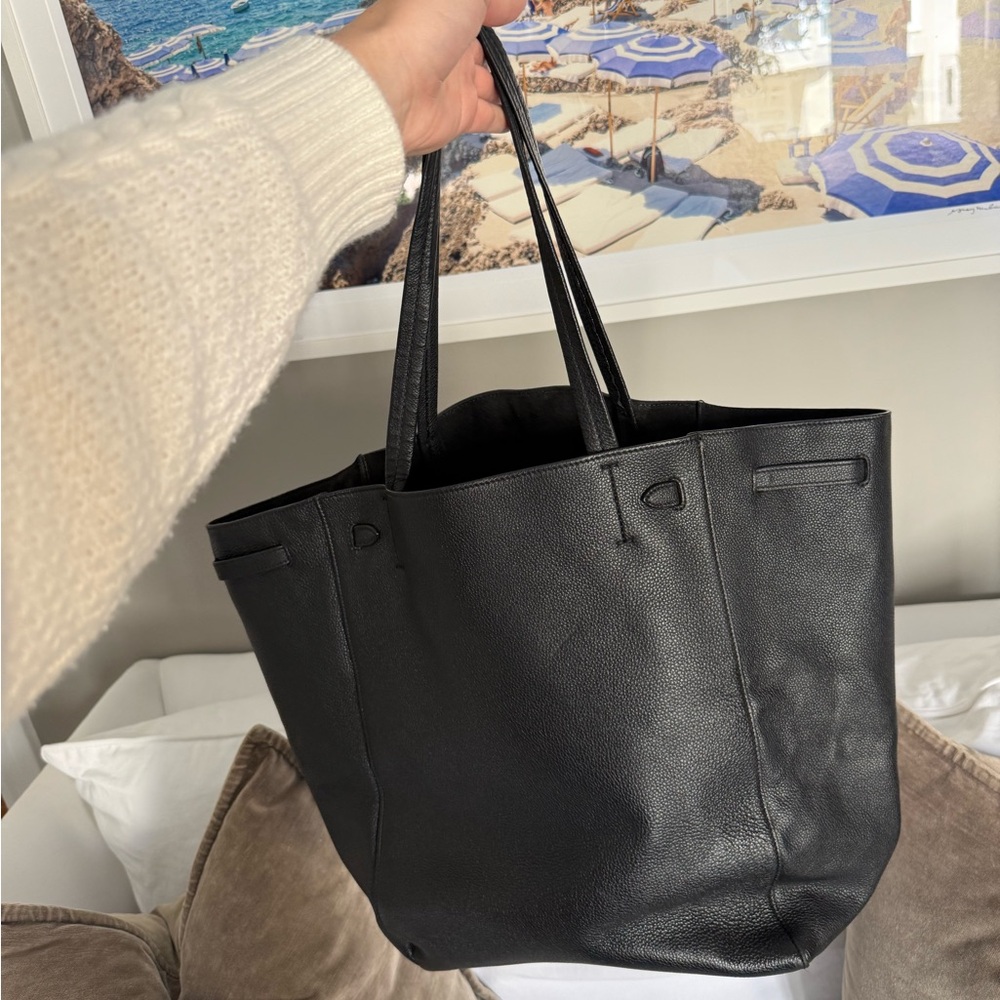 Celine Black Tote Bag Sleek Minimalist Design - Picture 4 of 8